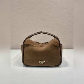 Новинка 1BA451 из вельвета. Эта сумка