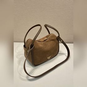 Новинка 1BA451 из вельвета. Эта сумка