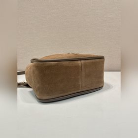 Новинка 1BA451 из вельвета. Эта сумка