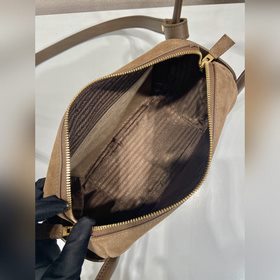 Новинка 1BA451 из вельвета. Эта сумка