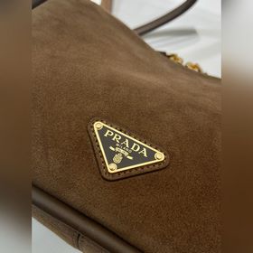 Новинка 1BA451 из вельвета. Эта сумка