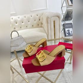 Valentino Коллекция с безупречными пл