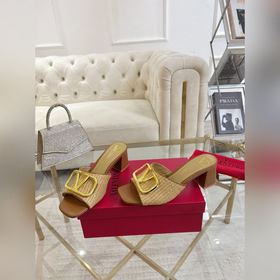 Valentino Коллекция с безупречными пл