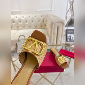Valentino Коллекция с безупречными пл