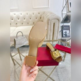 Valentino Коллекция с безупречными пл