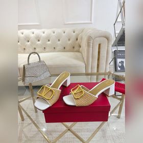 Valentino Коллекция с безупречными пл