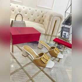 Valentino Коллекция с безупречными пл