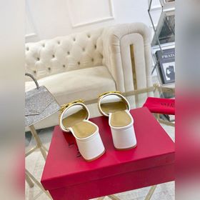 Valentino Коллекция с безупречными пл