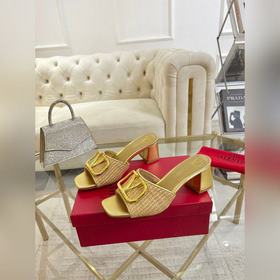 Valentino Коллекция с безупречными пл
