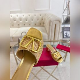 Valentino Коллекция с безупречными пл