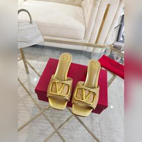 Valentino Коллекция с безупречными пл