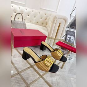 Valentino Коллекция с безупречными пл