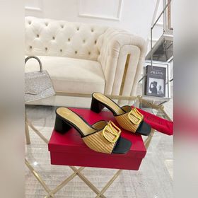 Valentino Коллекция с безупречными пл