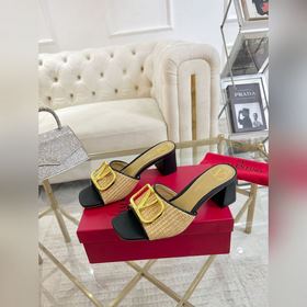 Valentino Коллекция с безупречными пл