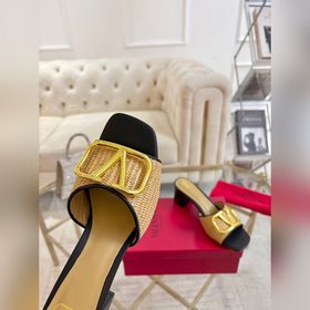 Valentino Коллекция с безупречными пл