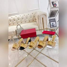 Valentino Коллекция с безупречными пл
