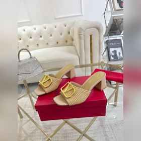 Valentino Коллекция с безупречными пл
