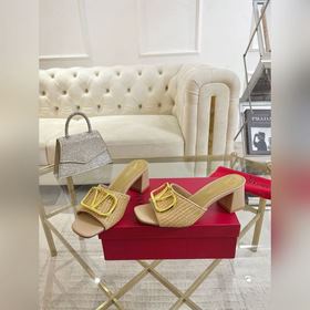 Valentino Коллекция с безупречными пл
