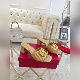 Valentino Коллекция с безупречными пл