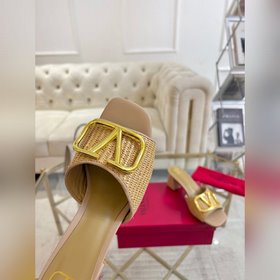 Valentino Коллекция с безупречными пл