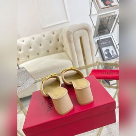 Valentino Коллекция с безупречными пл