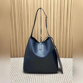 Обновленная версия сумки Hobo от YSL： 