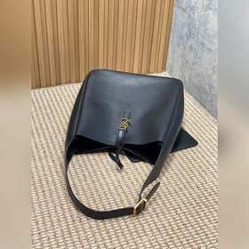 Обновленная версия сумки Hobo от YSL： 