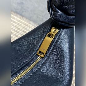 Сумка YSL 26S5 Amalia изготовлена из т
