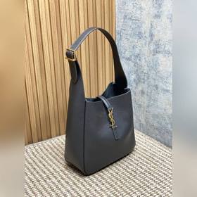 Сумка YSL Hobo цвета «городской серый»