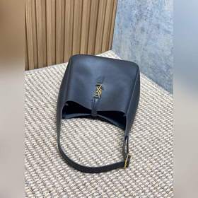 Сумка YSL Hobo цвета «городской серый»