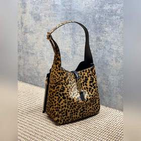 Сумка YSL Jamie Hobo выполнена в класс