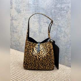Сумка YSL Jamie Hobo выполнена в класс
