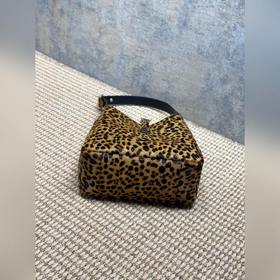 Сумка YSL Jamie Hobo выполнена в класс