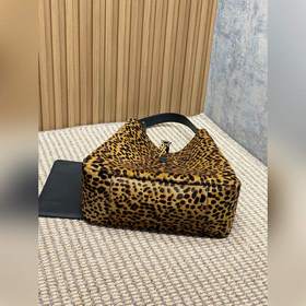 Сумка YSL Jamie Hobo выполнена в класс