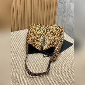 Сумка YSL Jamie Hobo выполнена в класс