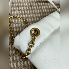 Новая модель YSL Jamie цвета «молочно-