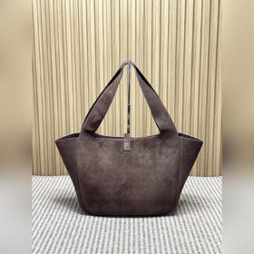 Сумка YSL Bea из замши, изготовленная