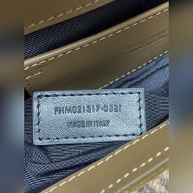Маленькая сумка YSL в стиле «почтальон