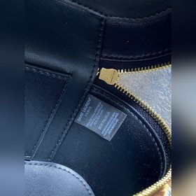 Косметичка из серии YSL Gaby, выполнен