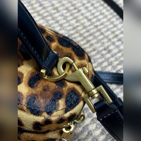 Косметичка из серии YSL Gaby, выполнен