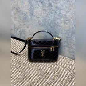 YSL Saint Laurent — модель Gaby с глян
