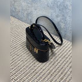 YSL Saint Laurent — модель Gaby с глян