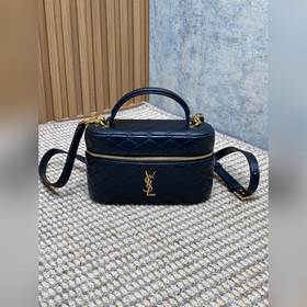 Модель Gaby от YSL Saint Laurent с тек