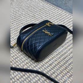 Модель Gaby от YSL Saint Laurent с тек
