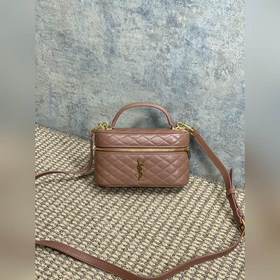 Розовая модель «Gaby» от YSL из кожи с
