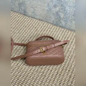 Розовая модель «Gaby» от YSL из кожи с