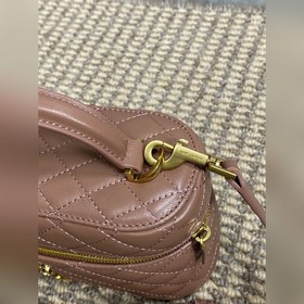 Розовая модель «Gaby» от YSL из кожи с