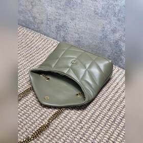 Сумка «Cloud» от Saint Laurent в цвете