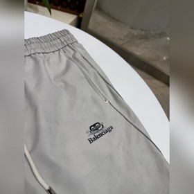 Новые шорты Balenciaga из новой колле