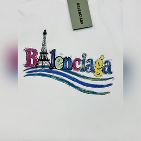Новая футболка Balenciaga с логотипом 